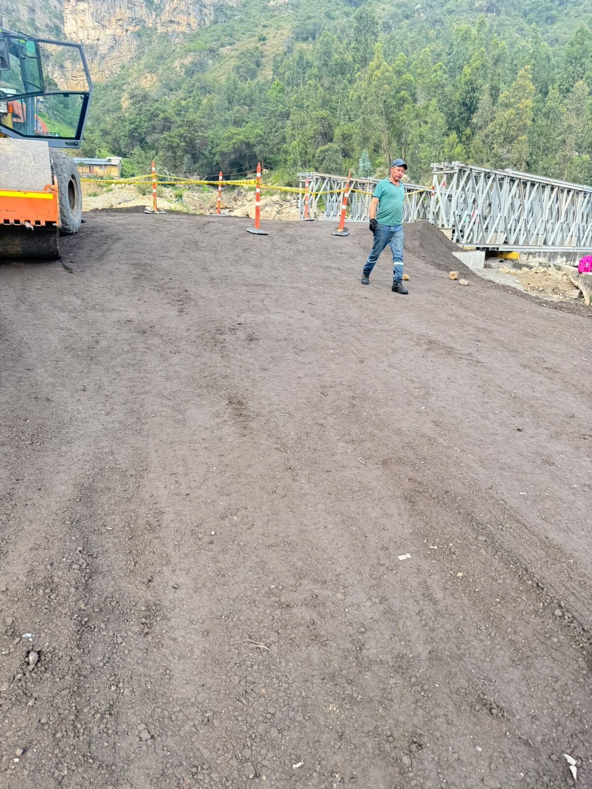 La instalación del puente metálico sobre la quebrada El Boche, en el municipio de Socha (Boyacá), culminó este lunes 16 de junio al mediodía / Foto: Suministrada.