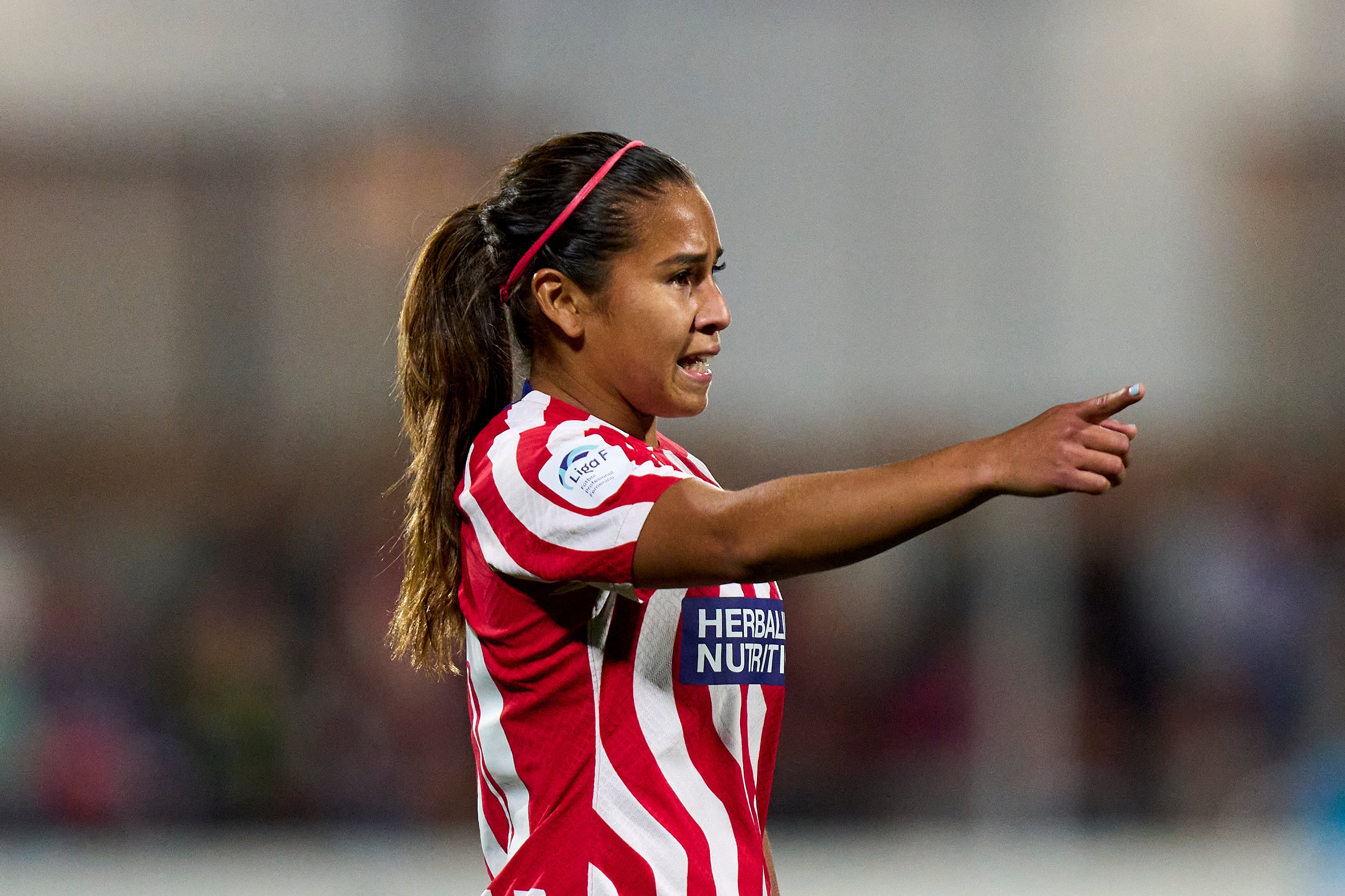 ALCALA DE HENARES, ESPAÑA - 12 DE MARZO: Leicy Santos del Atlético de Madrid reacciona durante el partido de la Liga F entre el Atlético de Madrid y el Real Madrid el 12 de marzo de 2023 en Alcalá de Henares, España. (Foto de Diego Souto/Quality Sport Images/Getty Images)
