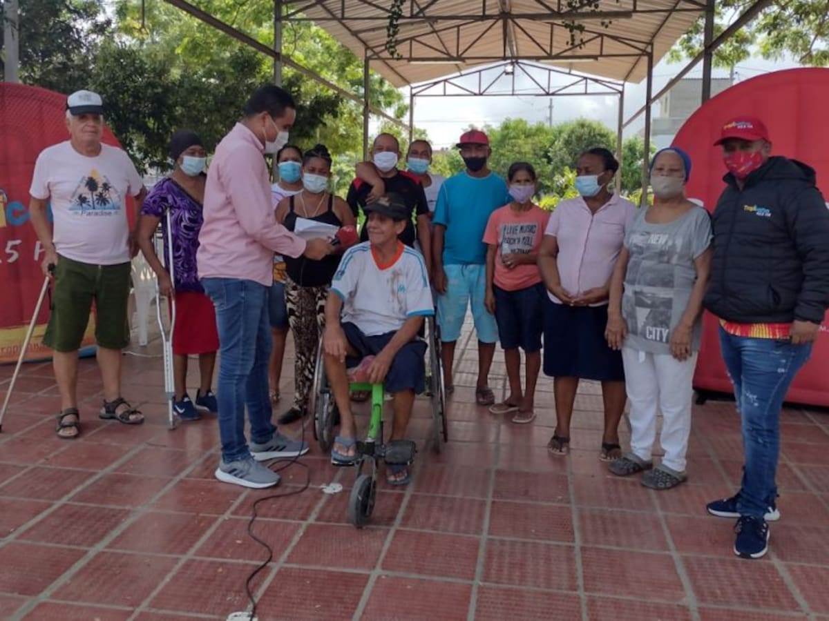 Caracol Radio y Tropicana en Huellas Alberto Uribe