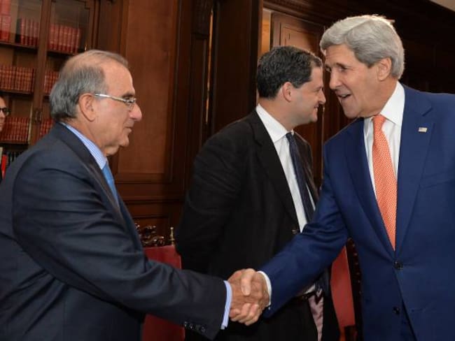 Confirmada reunión entre Kerry y negociadores de paz