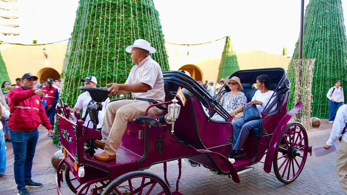 Vuelven los coches eléctricos a Cartagena: horarios y puntos de salida para paseos gratuitos