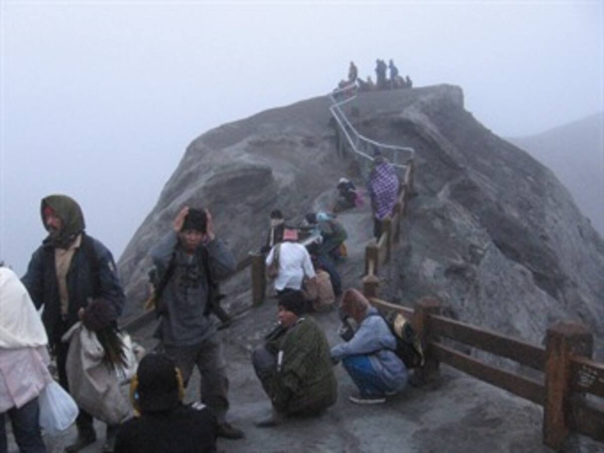 Alerta roja ante la actividad del volcán Bromo en la isla indonesia de Java