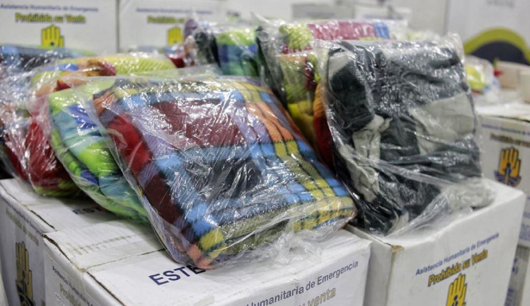La entrega que se hizo corresponde a kits de alimentos, aseo, cocina, costales, frazadas y rollos de plástico