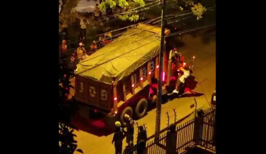 Volqueta en zona de Meléndez