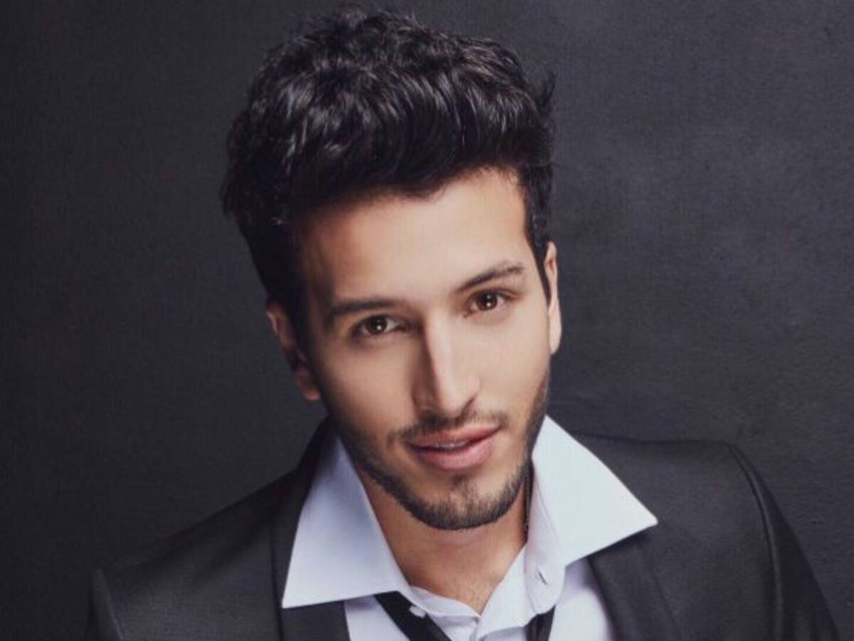 La tremenda caída de Sebastián Yatra en pleno concierto