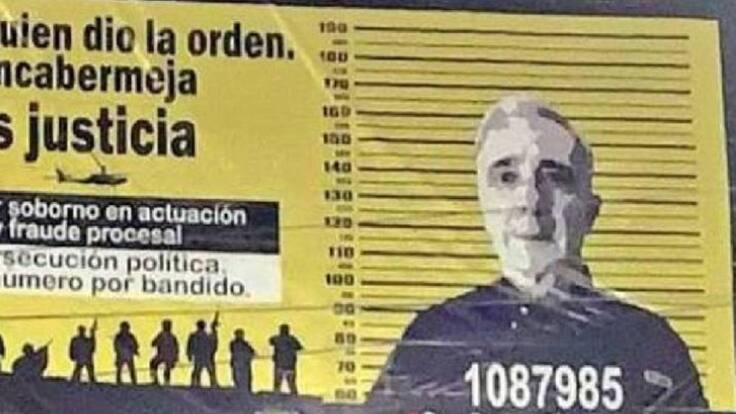 Valla de Álvaro Uribe Vélez continúa en la vía en Barranca