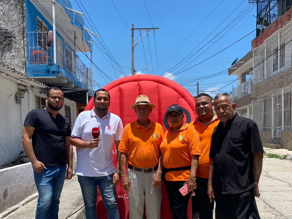 “Los taxis no nos quieren traer”: en La Victoria piden arreglo de la vía principal