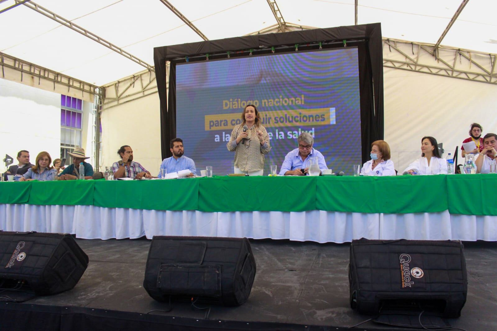 Ministra de Salud, Carolina Corcho, en audiencia pública en el Hospital Universitario del Valle.