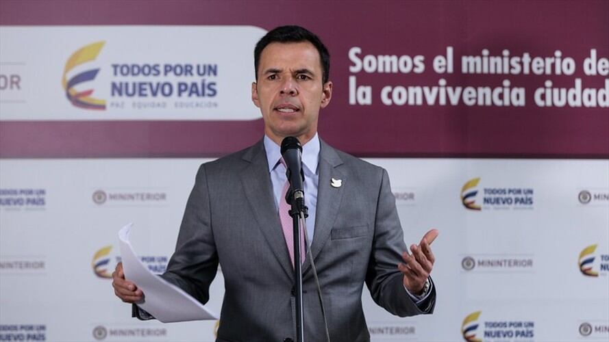 El ministro del Interior, Guillermo Rivera, radicó por segunda vez el proyecto de reglamentación de la Jurisdicción Especial para la Paz en el Congreso de la República. Foto: Colprensa