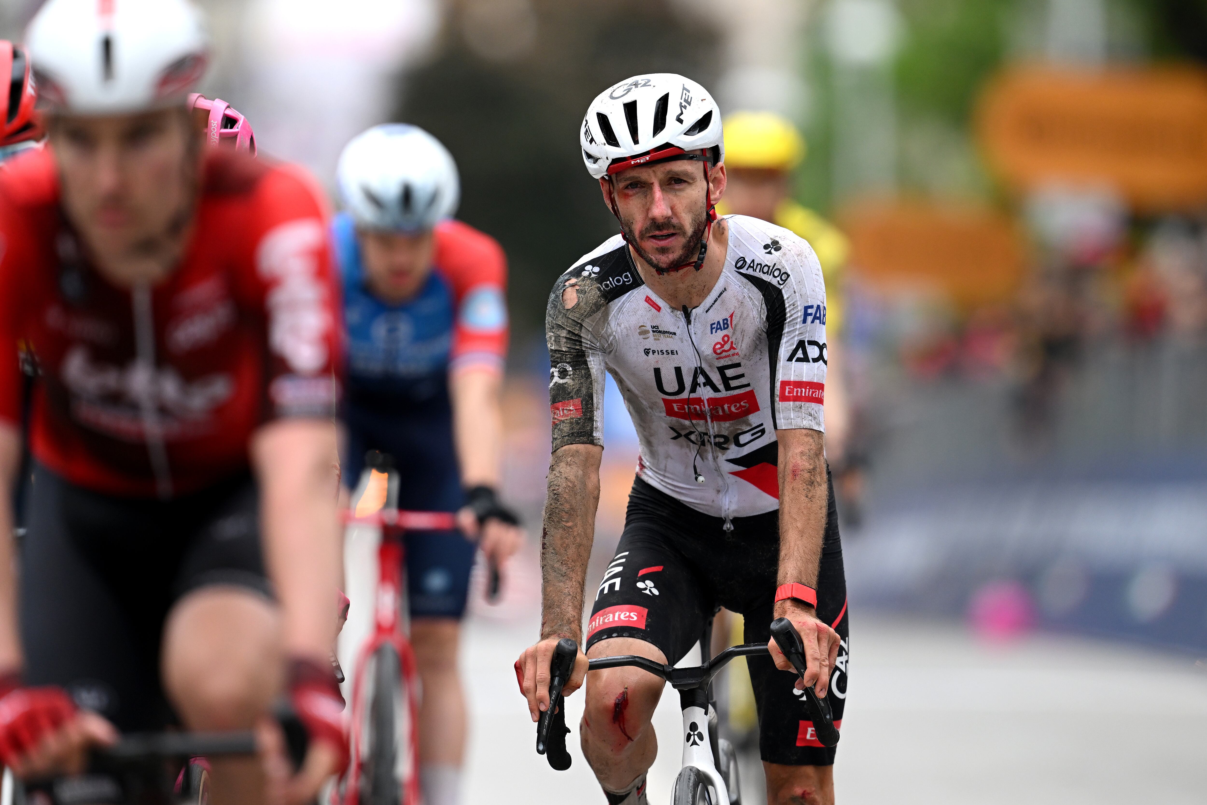 Adam Yates, tras finalizar la segunda etapa del Giro de Italia. (Photo by Dario Belingheri/Getty Images)