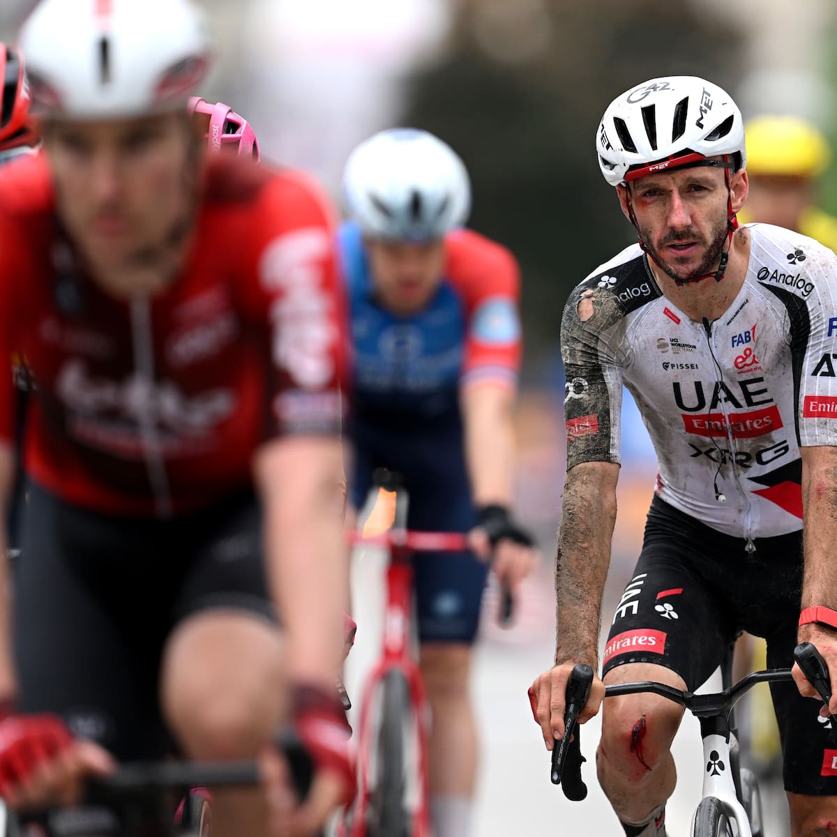 Favorito al título del Giro de Italia abandonó la carrera antes de la tercera etapa