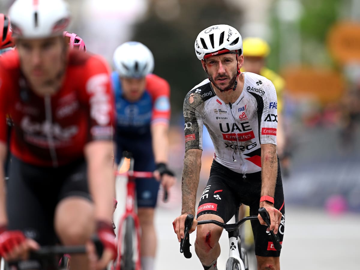 Favorito al título del Giro de Italia abandonó la carrera antes de la tercera etapa