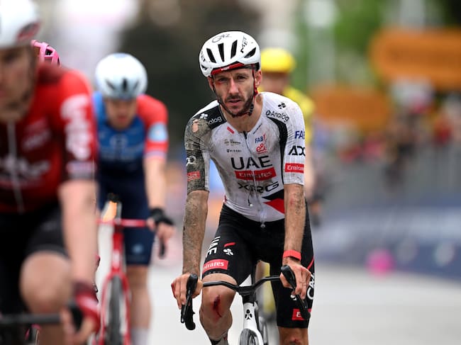 Adam Yates, tras finalizar la segunda etapa del Giro de Italia. (Photo by Dario Belingheri/Getty Images)