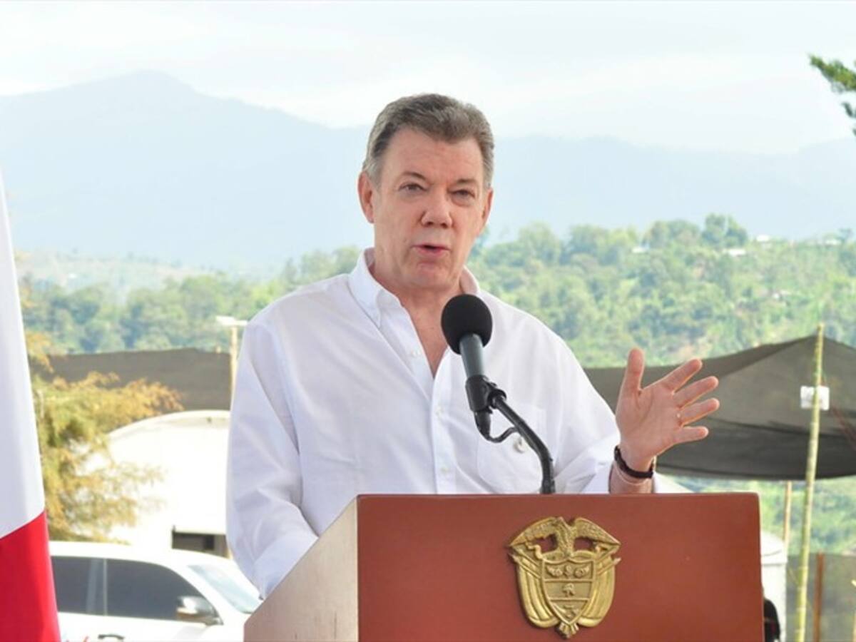 Centro Democrático denuncia a Santos ante la Comisión de Acusaciones