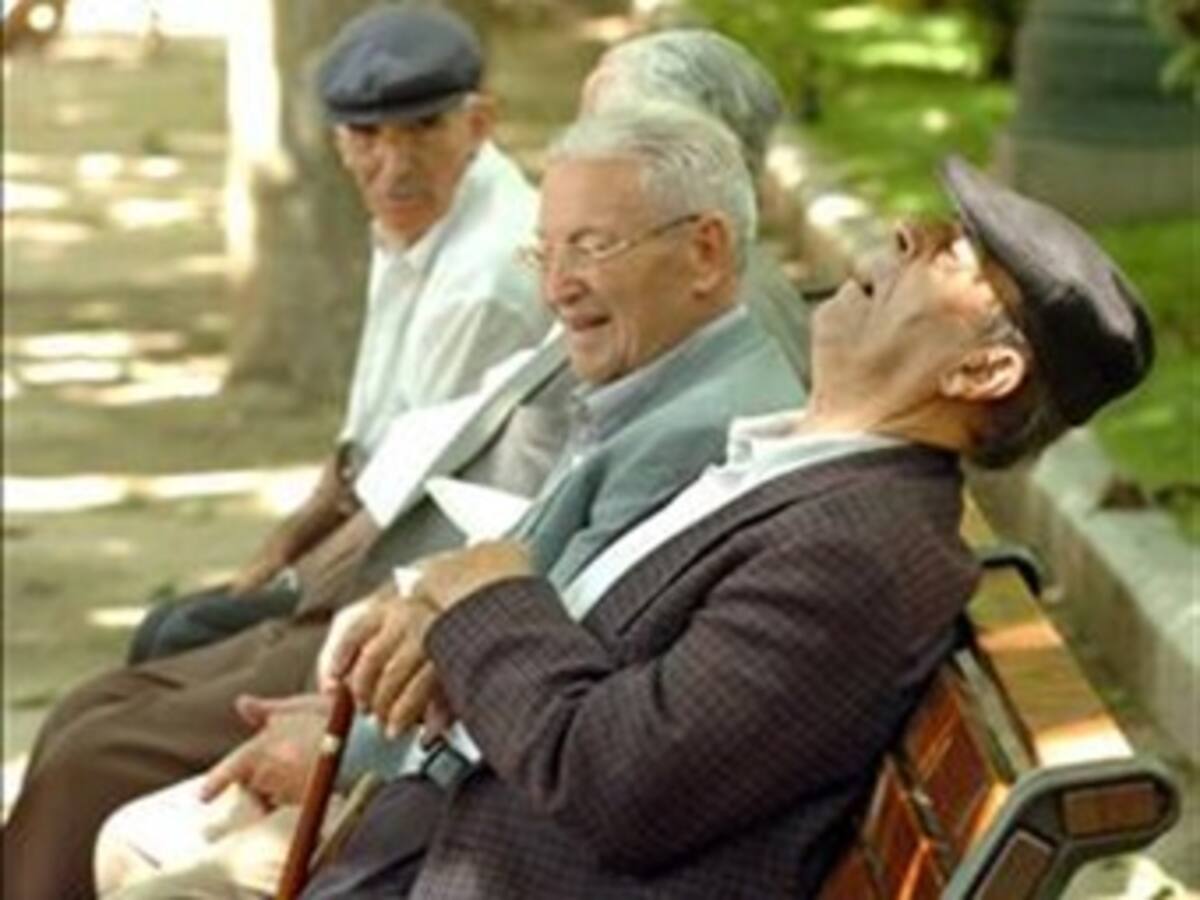 Proponen cotizar pensiones por debajo del salario mínimo