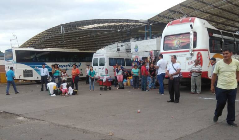 Más de 200 vehículos dejaron de cubrir rutas
