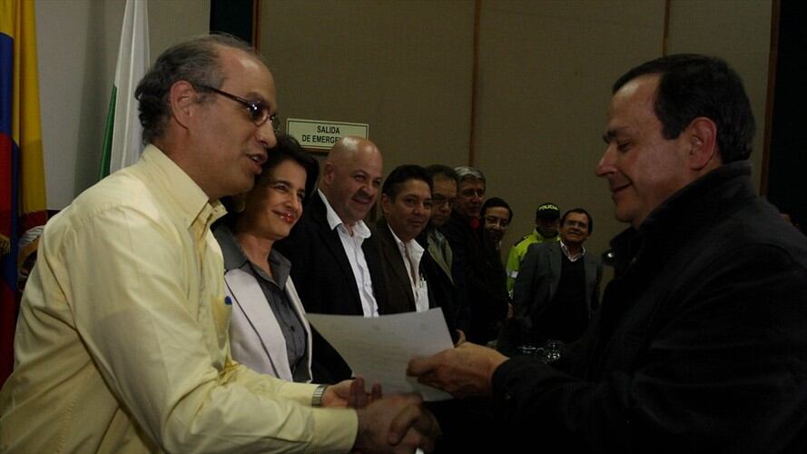 En las nuevas interceptaciones se escucha una charla con Édgar “el Pote” Gómez (en foto, derecha) y Jaime Durán, para que intercedan y se evite que se voter la revocatoria de Darío Echeverry. Foto: Colprensa