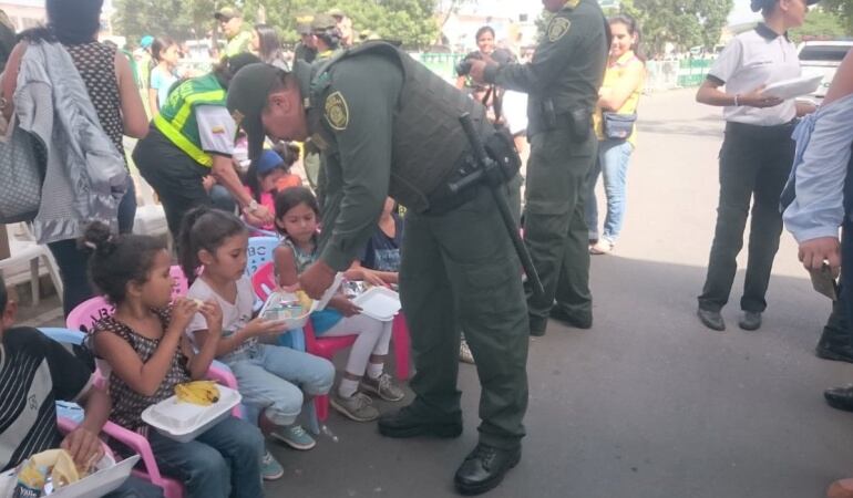 Entrega de 600 desayunos a los niños en frontera