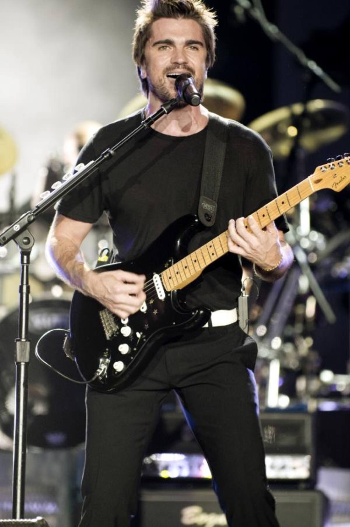 Billboard destaca que en las listas de los temas de música latina más difundidos y más vendidos de la década, Juanes es el único que se ubicó en los cinco primeros lugares en todas las clasificaciones.