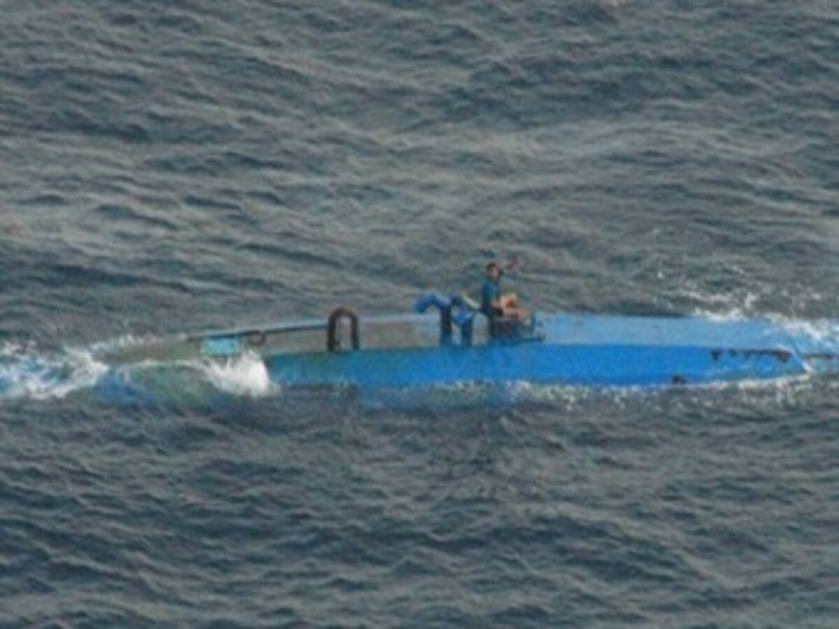 Incautan ‘semisumergible’ con capacidad para cuatro toneladas de cocaína en el Pacifico