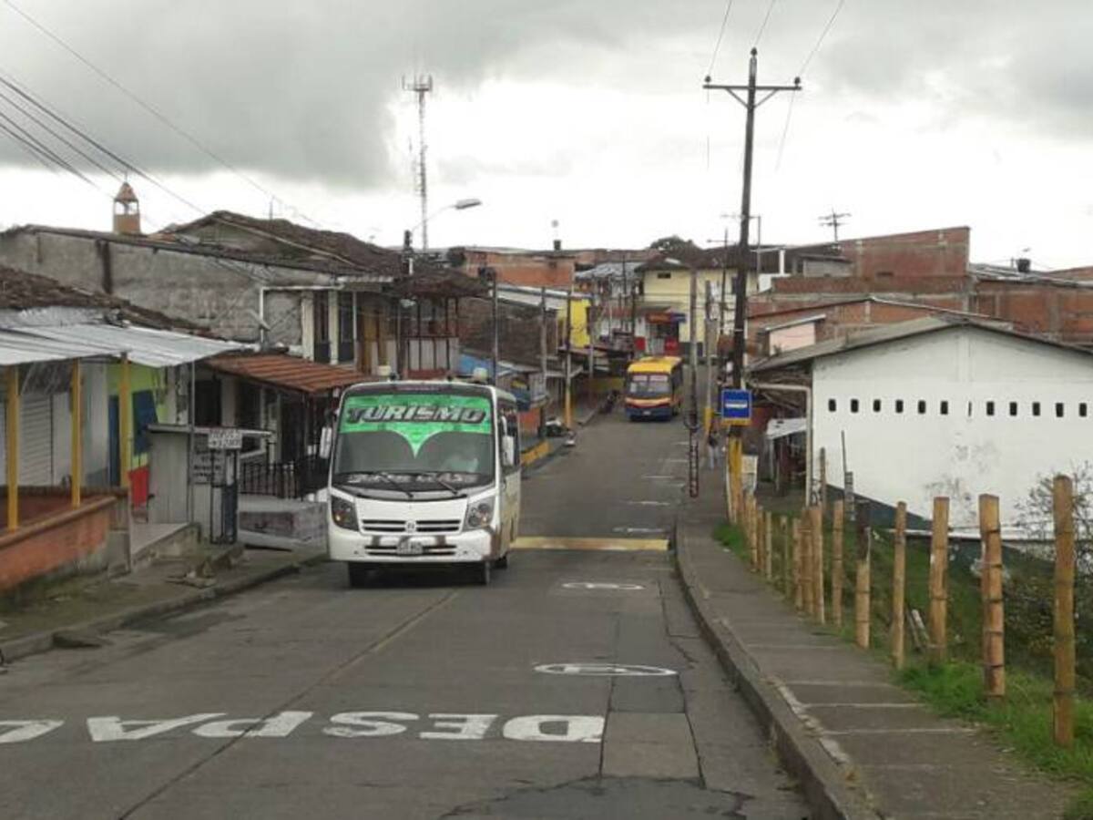 En Altagracia los estudiantes deben esperar mas de una hora por el transporte