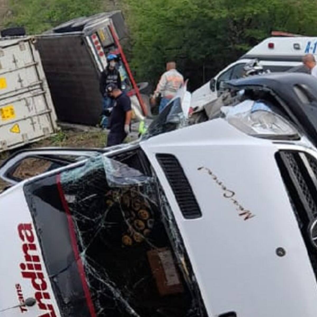 10 lesionados deja accidente entre Vijes y Yotoco