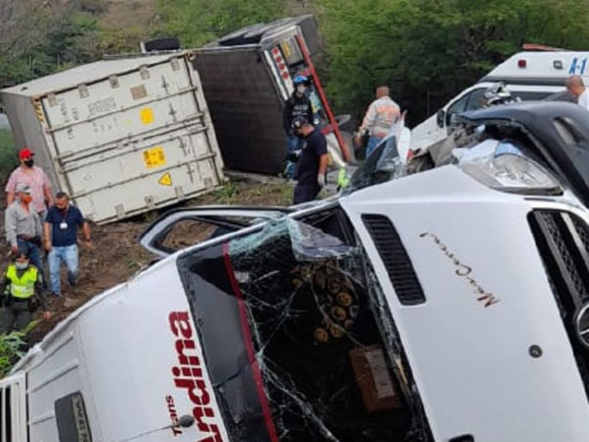 10 lesionados deja accidente entre Vijes y Yotoco