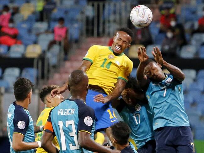 Ecuador le corta la racha de triunfos a Brasil y clasifica a cuartos