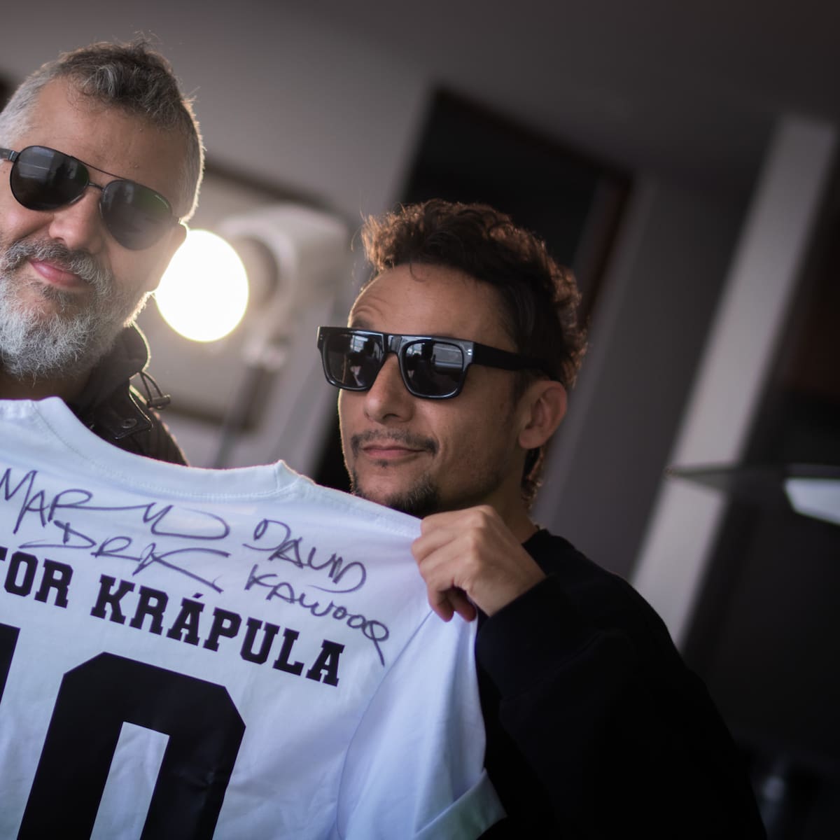Doctor Krápula estrena video de su himno futbolero y celebra los sueños que nacen en el barrio