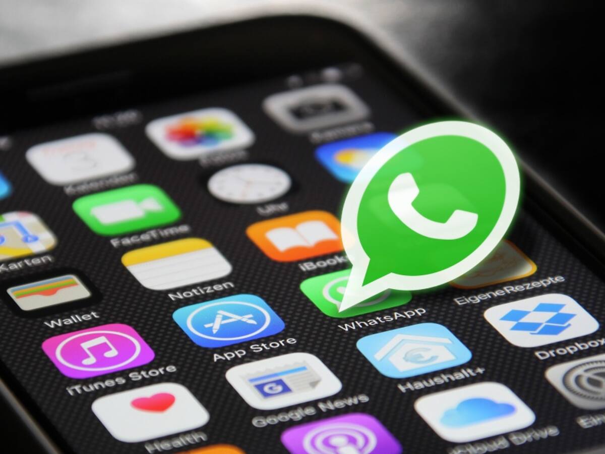 Cómo saber quién le escribe en WhatsApp sin mirar el celular
