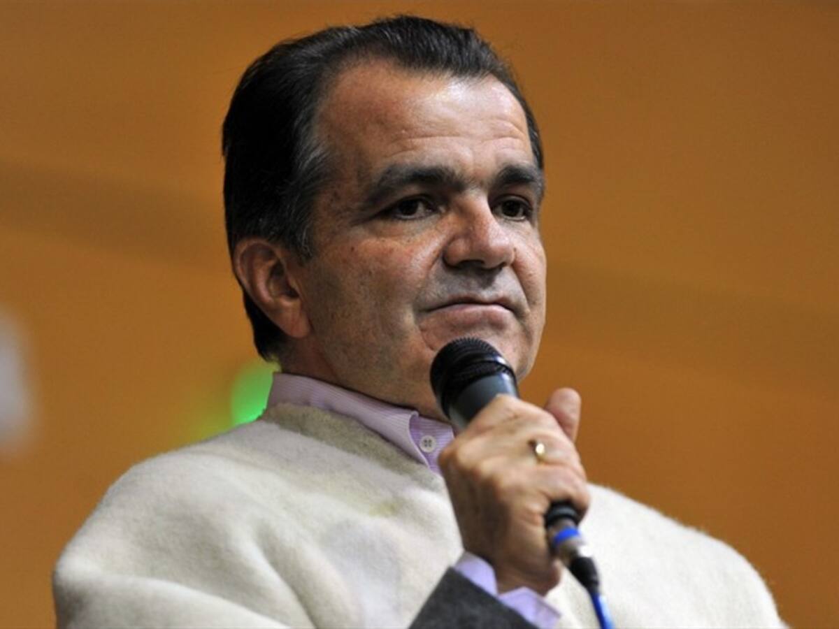 Hay que respetar los acuerdos de paz con las Farc: Óscar Iván Zuluaga