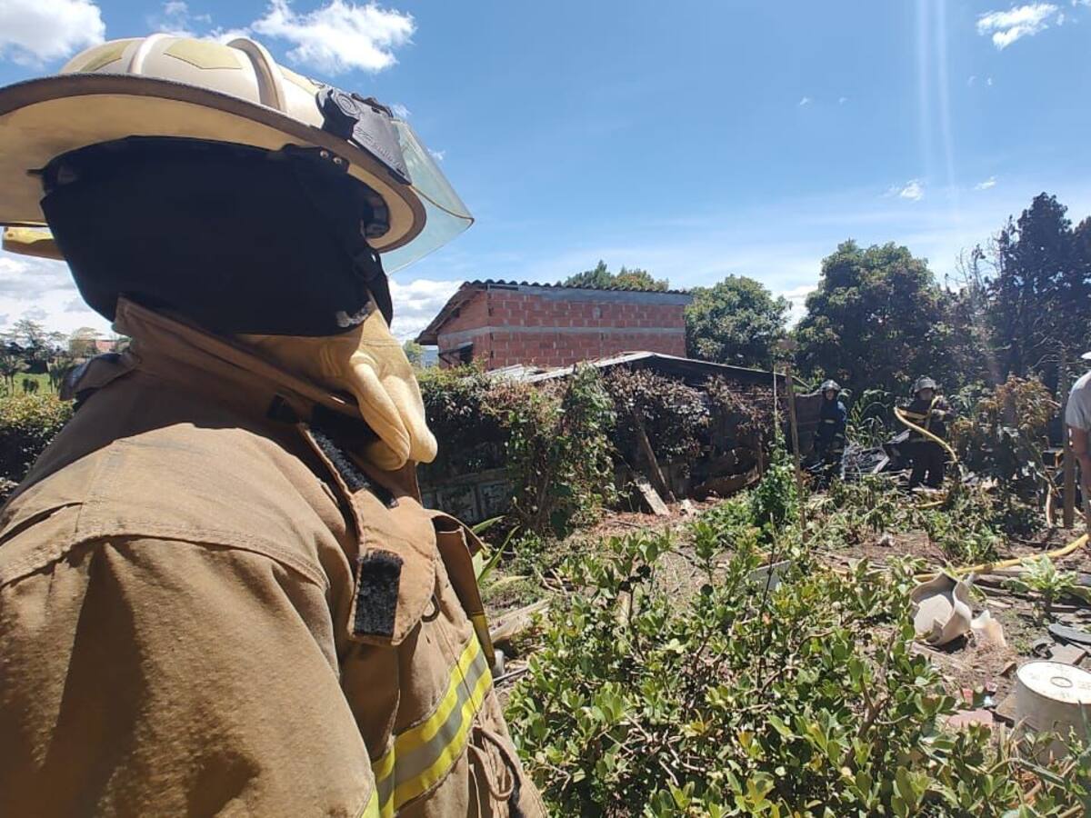 Se presentó un incendio estructural en zona Urbana de El Carmen de Viboral.