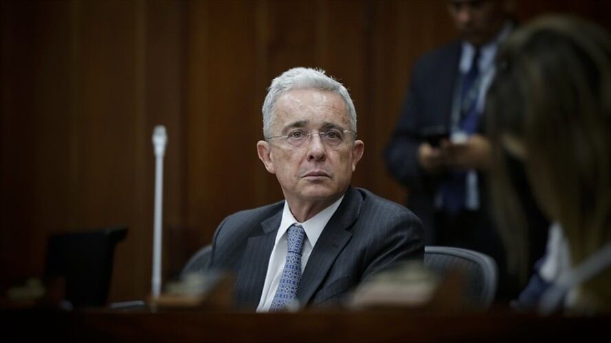 Álvaro Uribe celebró el plan del Gobierno para ahorrar cerca de $6 billones y le pidió acelerar el proceso de reforma a la administración pública. Foto: Colprensa