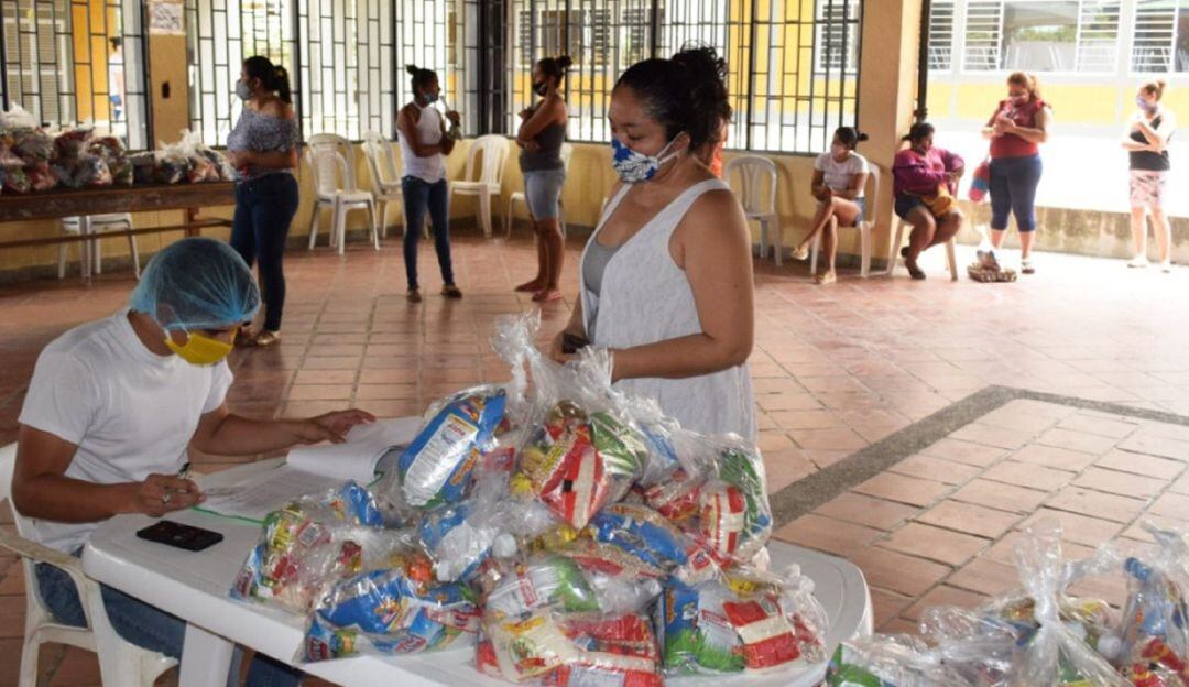 Solo en 18 colegios se ha entregado las raciones en sitio. 
  
