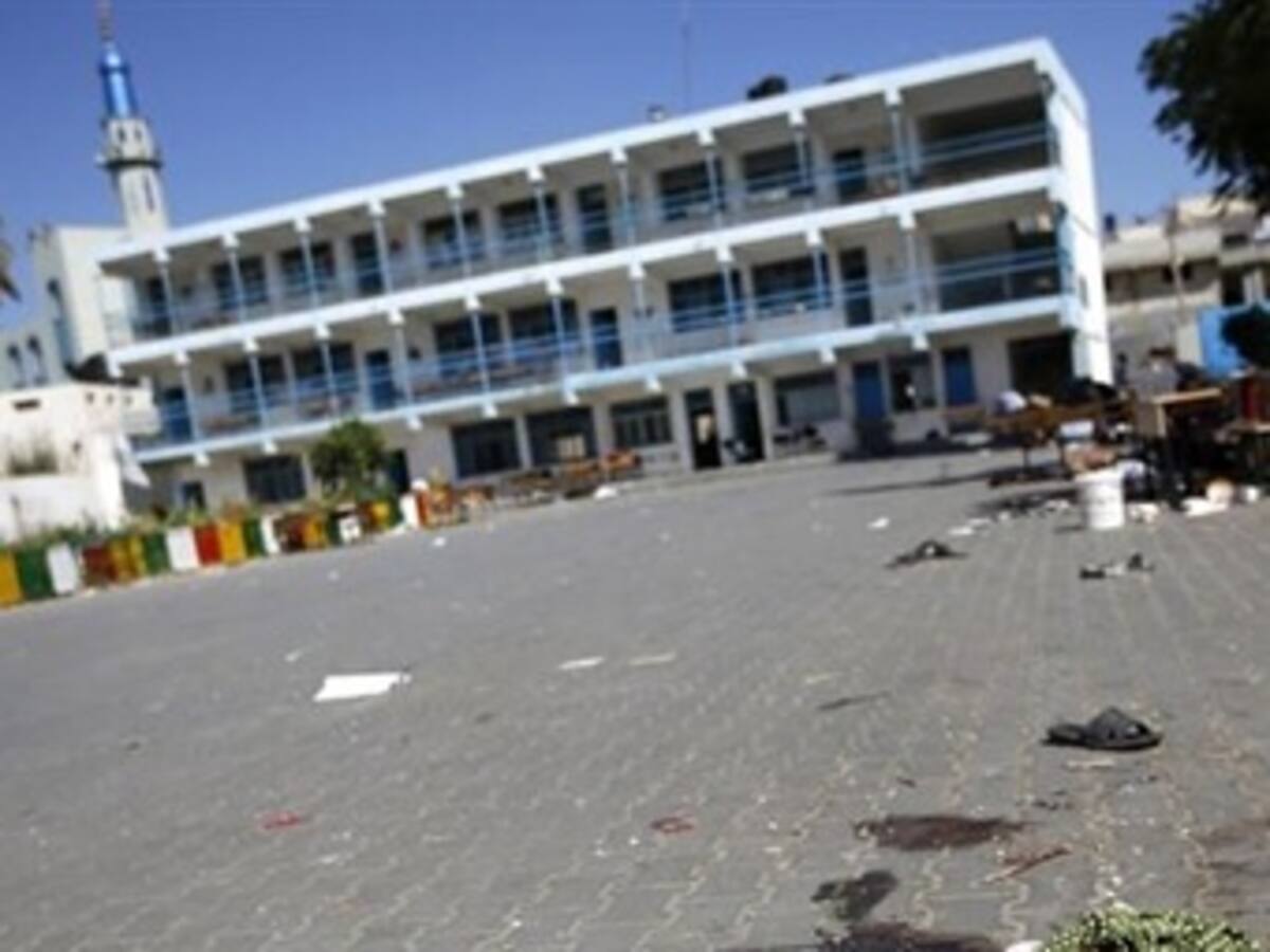 Al menos 17 muertos y 200 heridos en bombardeo israelí a escuela de la ONU
