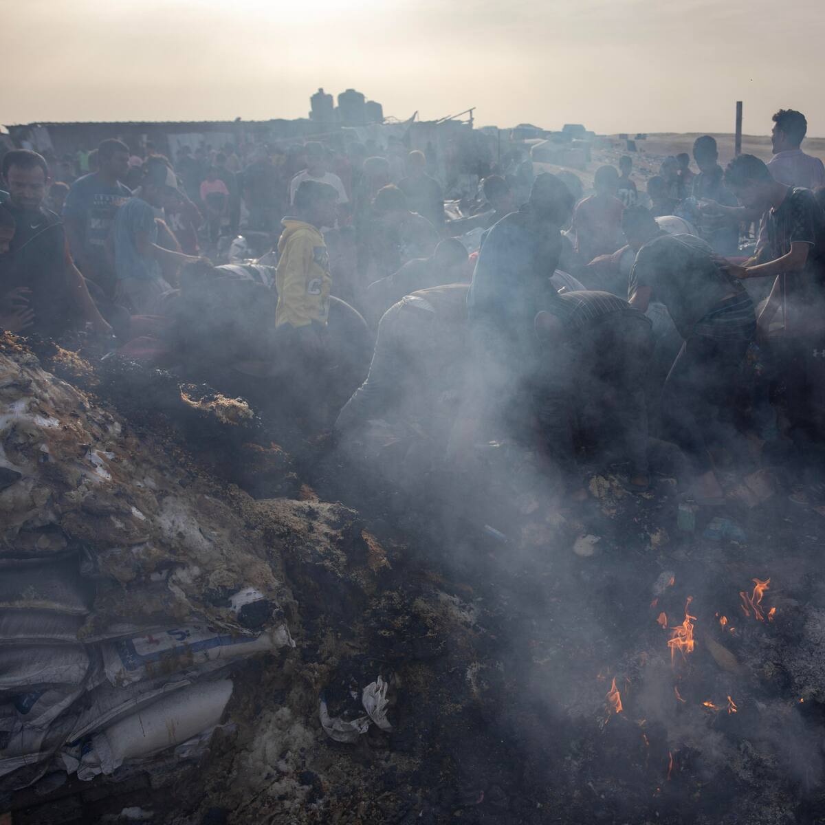 Unos 50 muertos en un ataque israelí en la “zona segura” de Rafah pese a la orden de CIJ