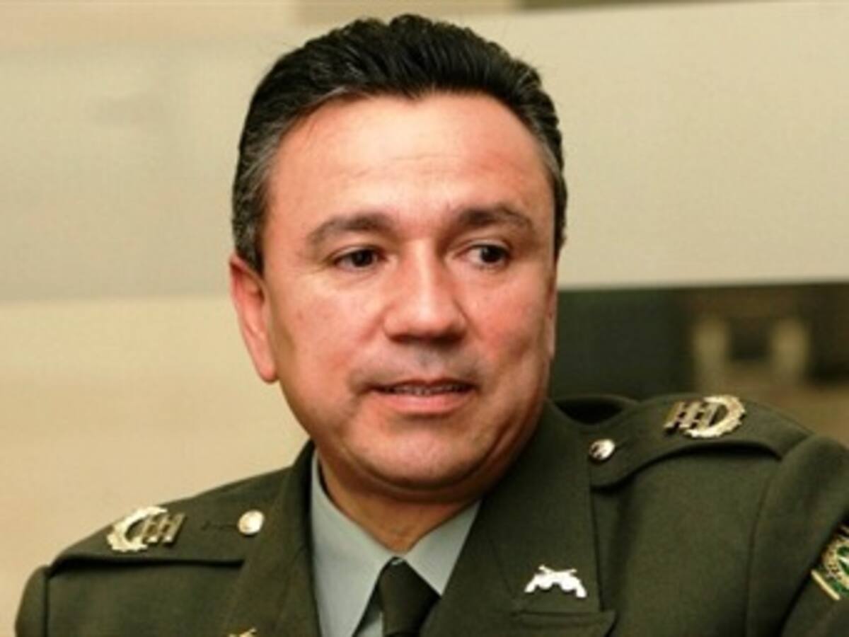 "Si hubiera tenido una mala información del General Santoyo en ese momento la expreso y no se le promueve", Álvaro Uribe