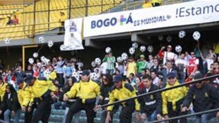 Clara López asegura que las mallas no volverán al estadio El Campín