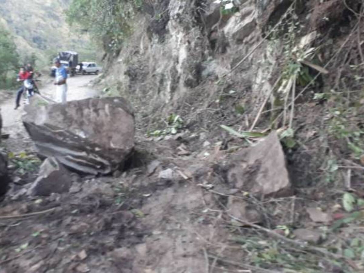 Hay mil 300 puntos críticos en vías por el invierno