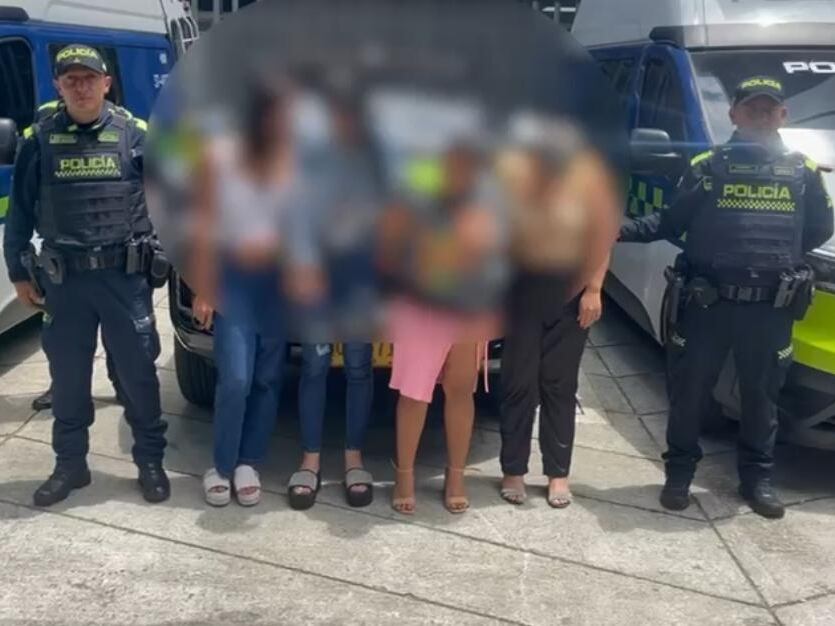 Cuatro mujeres capturadas. Foto: Cortesía de la Alcaldía de Medellín