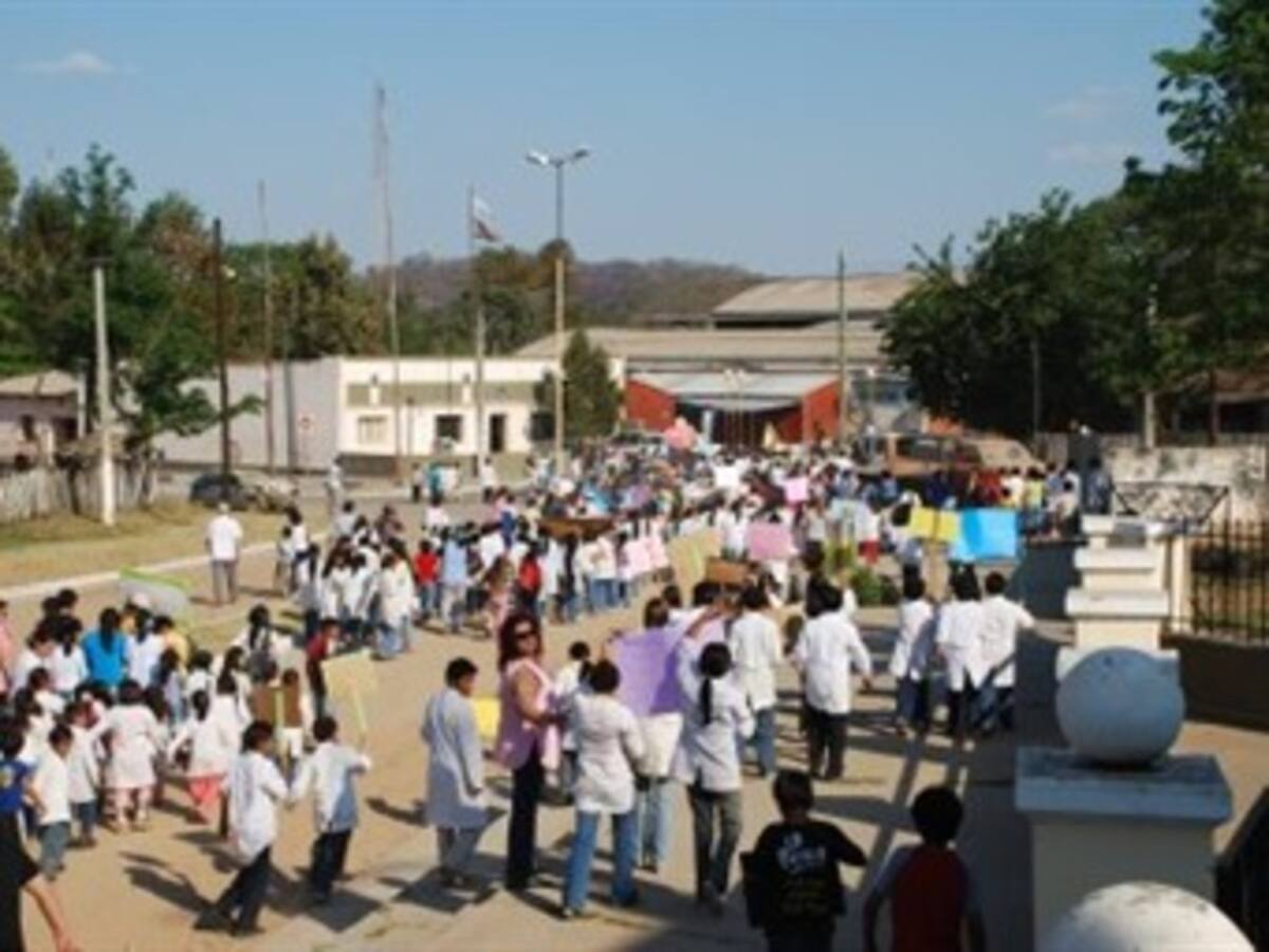 Familiares y compañeros de la niña herida por bala pérdida piden parar violencia contra los menores
