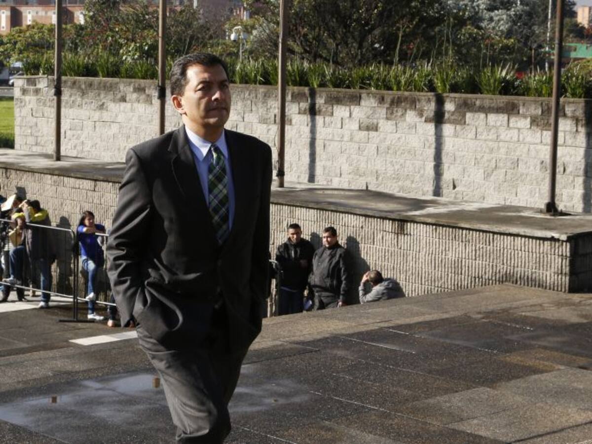 Aplazan medida de aseguramiento a Luis Alfonso Hoyos por caso hacker
