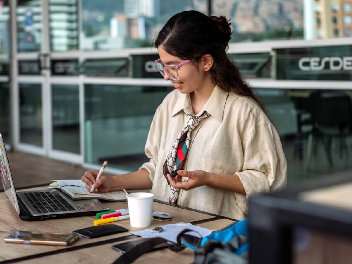 Comfama anunció más de dos mil becas para afiliados que ganan entre 1 y 4 salarios mínimos