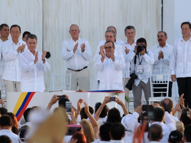 “En surcos de dolores… ¡la paz germina ya!: presidente Santos