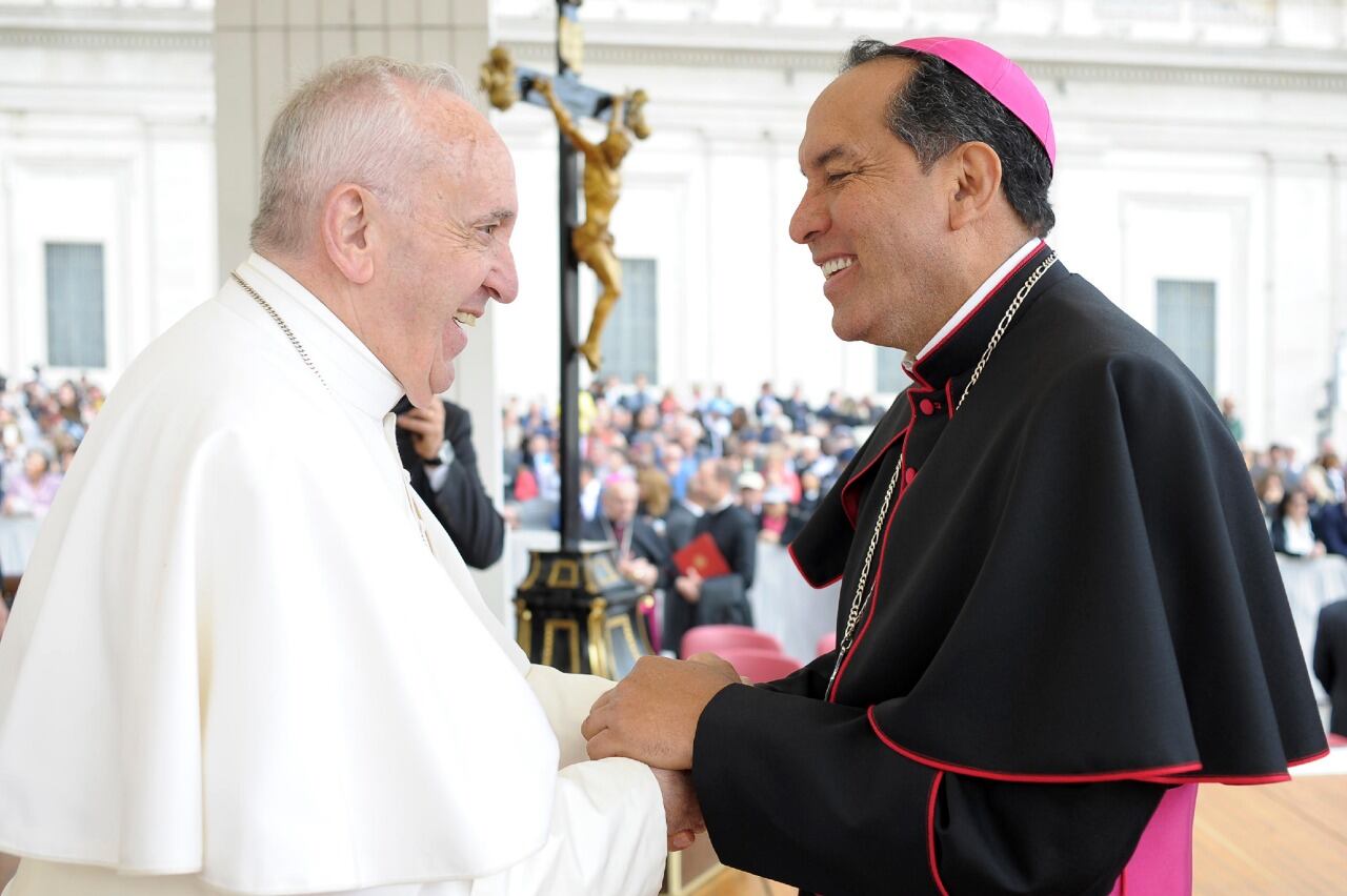 Papa Francisco y Monseñor Pablo Emiro Salas- Foto: tomada de redes