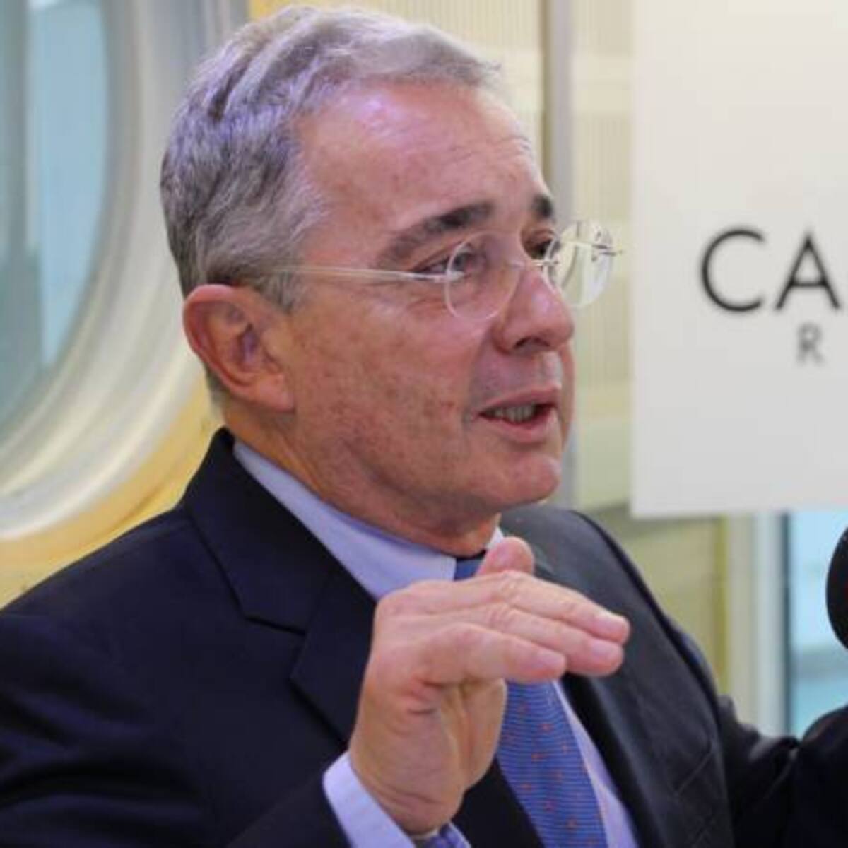 "Pedimos que empresarios entreguen bonos a colombianos": Álvaro Uribe