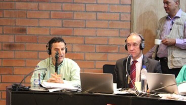 Alcalde de Medellín llegó en carro eléctrico a 6AM Hoy por Hoy