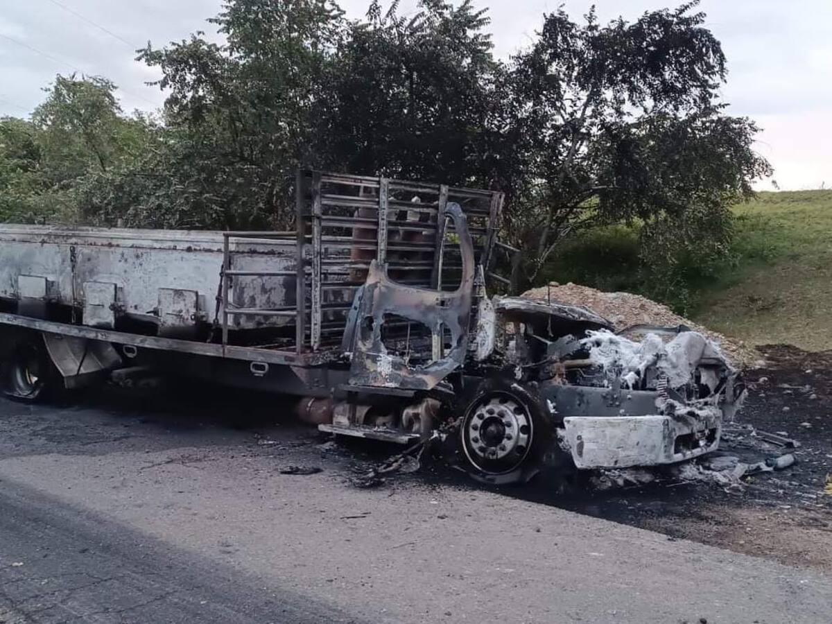 En la vía Hobo-Yaguará hombres armados incineran vehículo de propiedad de empresa pesquera