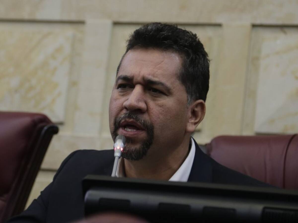 Al Oído: De embajador investigado por tráfico, a defensor de régimen violador de derechos