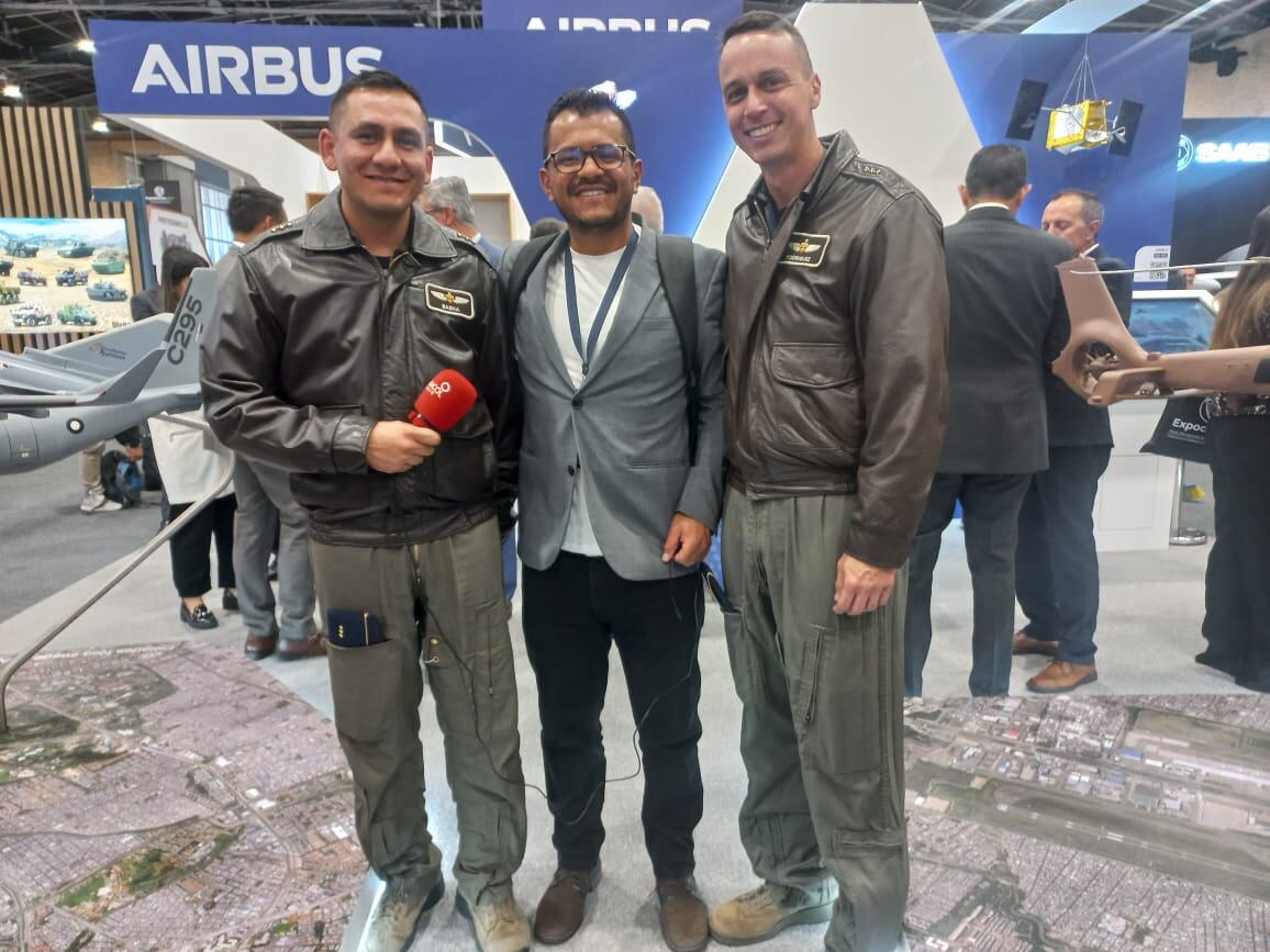 Pilotos de FAC que participaron en la operación Esperanza: capitanes Carlos Baena y Edgar Rodríguez. Cortesía: Caracol Radio